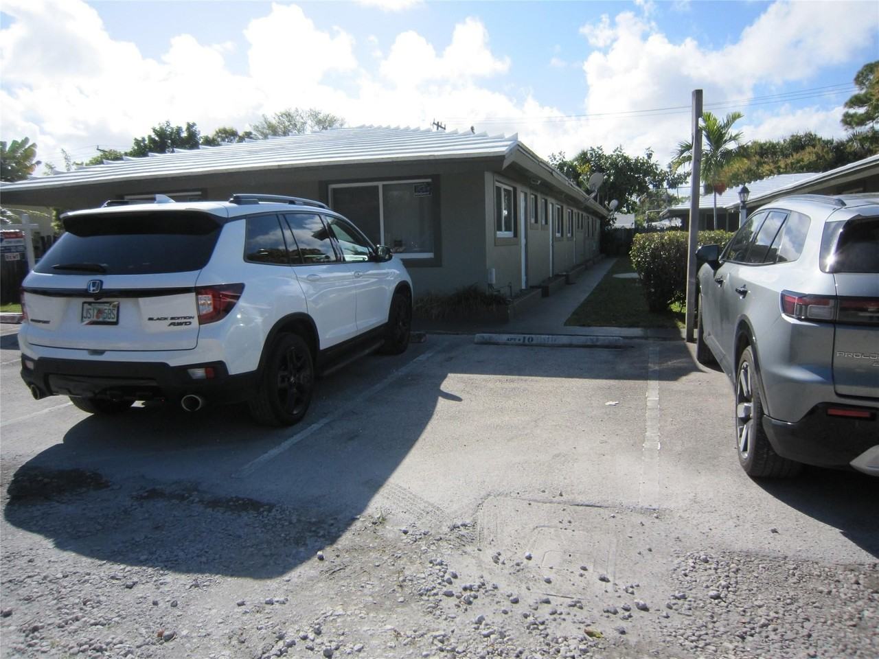 1129 Ne 16th Ave Apt 4 - Photo 3 of 16