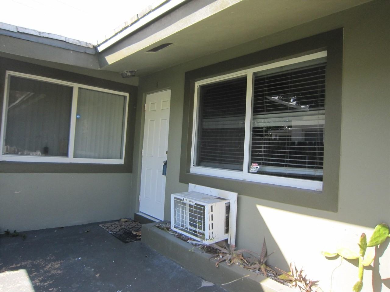 1129 Ne 16th Ave Apt 4 - Photo 6 of 16