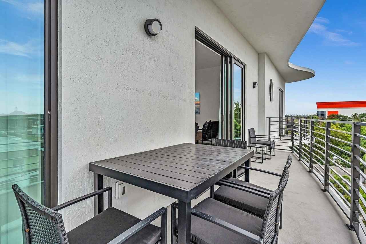 2100 Miami Rd Apt 403 - Photo 3 of 38