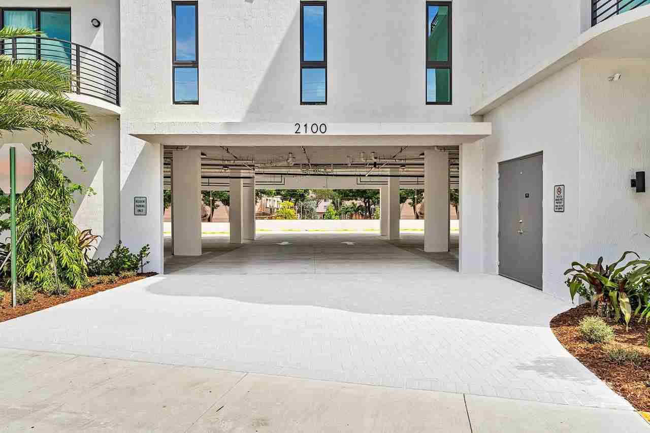 2100 Miami Rd Apt 403 - Photo 5 of 38