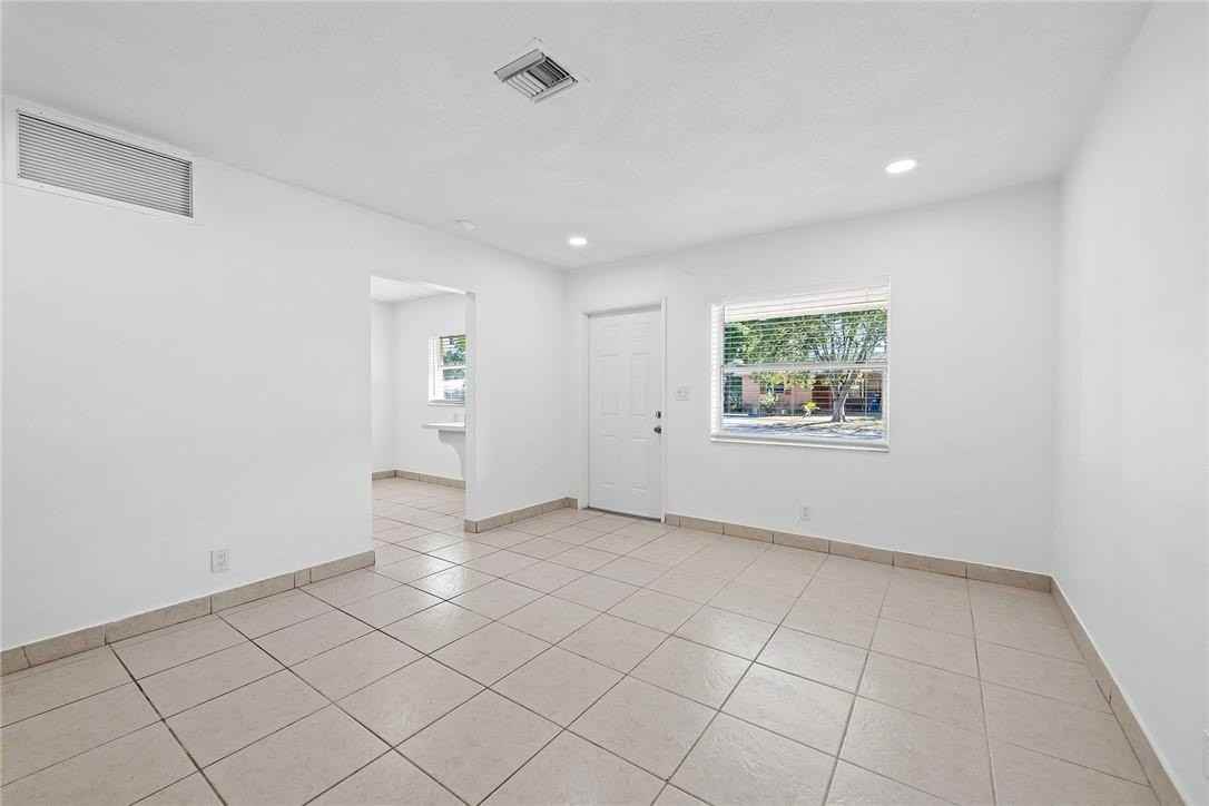 581 Nw 17th Pl - Photo 7 of 15