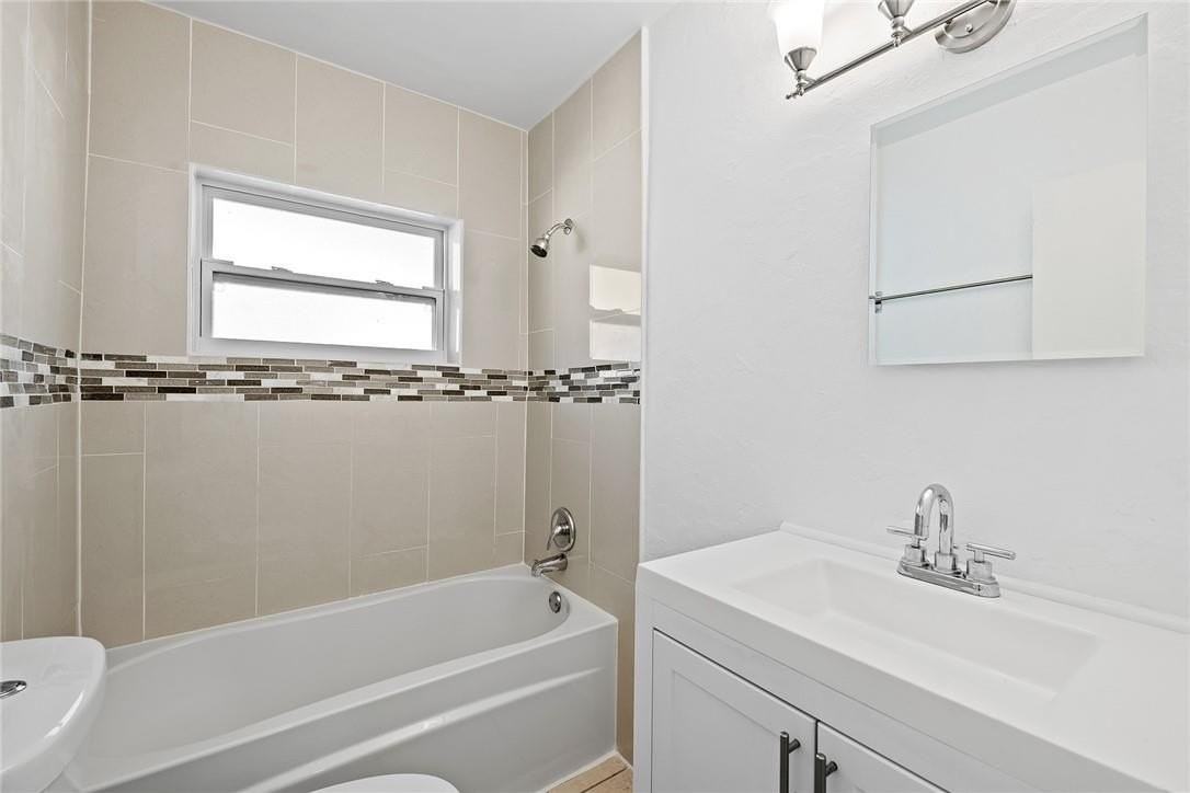 581 Nw 17th Pl - Photo 7 of 13