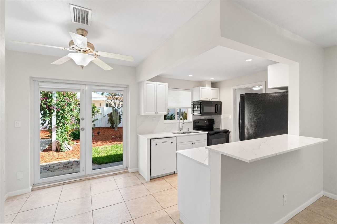 2616 Middle River Dr - Photo 2 of 39