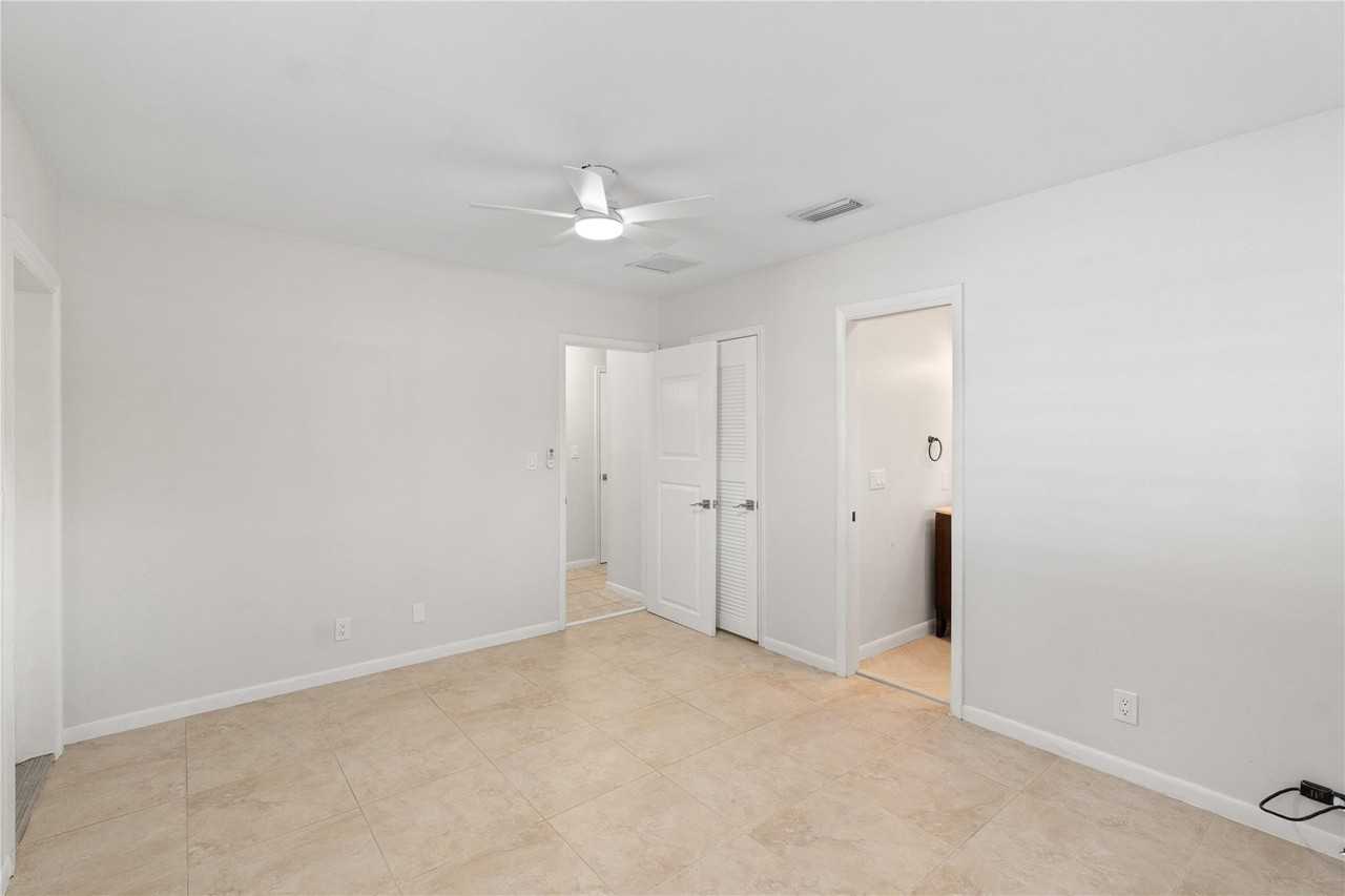 2616 Middle River Dr - Photo 6 of 39