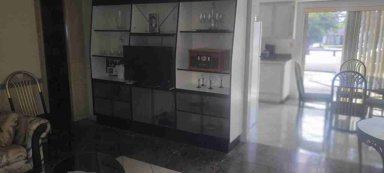 320 Sw 1st St #D6 - Photo 7 of 7