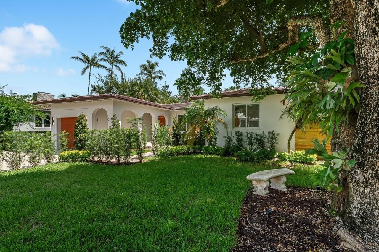 616 Ne 16th Ter - Photo 2 of 50