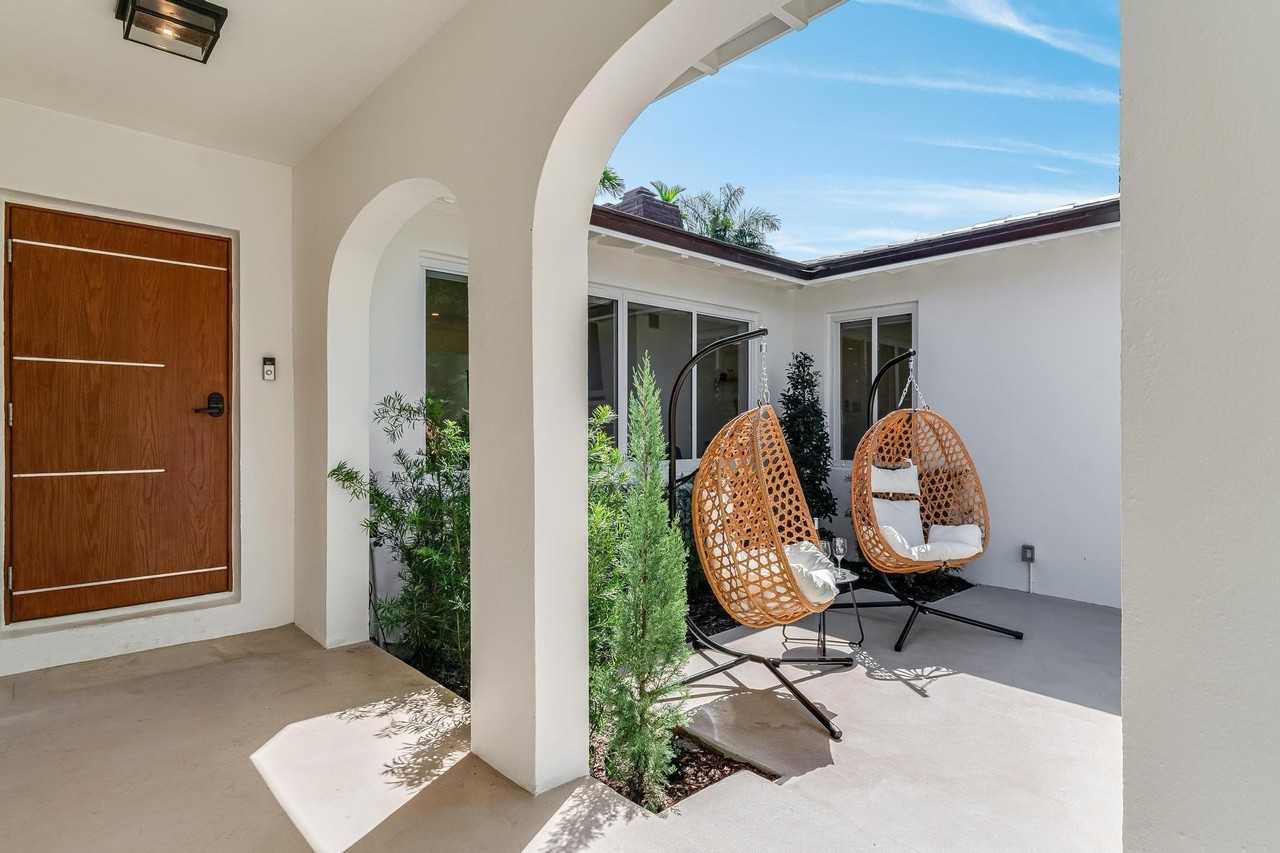 616 Ne 16th Ter - Photo 4 of 50