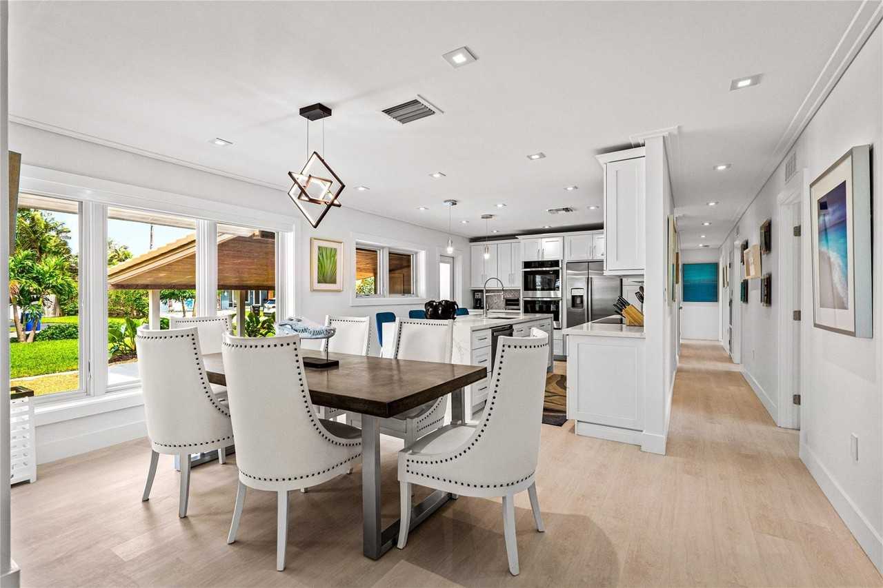 2600 Ne 26th Ave - Photo 3 of 35