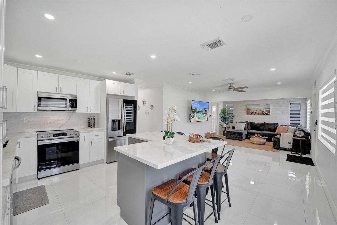 6740 Custer St - Photo 4 of 18