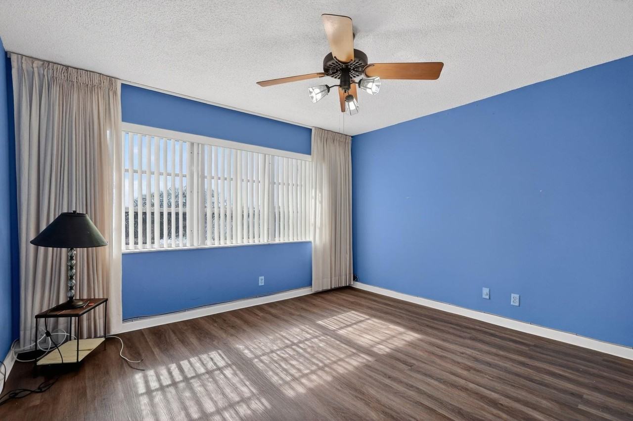 9410 N Hollybrook Lake Dr #303 - Photo 4 of 18