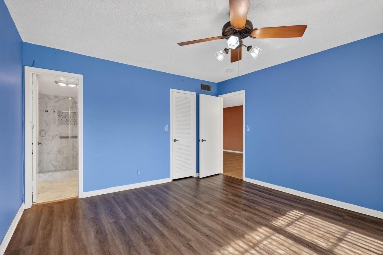 9410 N Hollybrook Lake Dr #303 - Photo 6 of 18