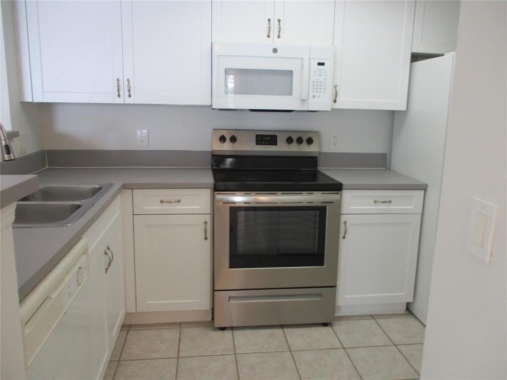 5045 Wiles Rd Apt 206 - Photo 2 of 24