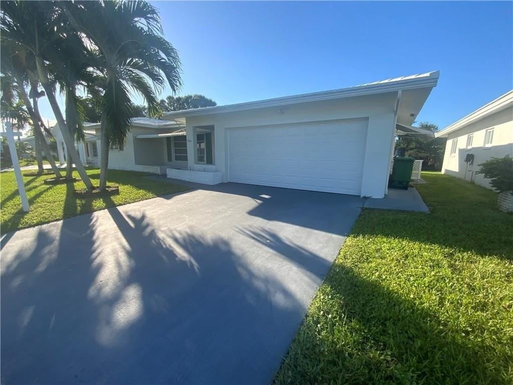 7104 Nw 70th St - Photo 3 of 30