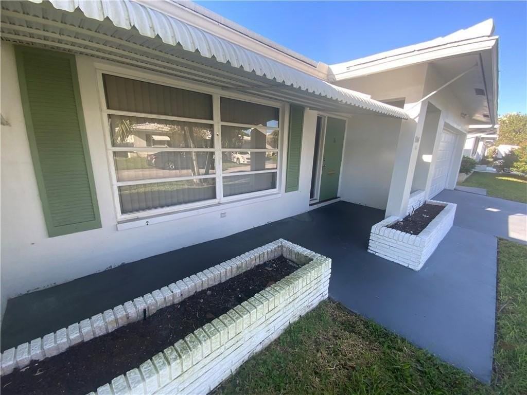 7104 Nw 70th St - Photo 4 of 30