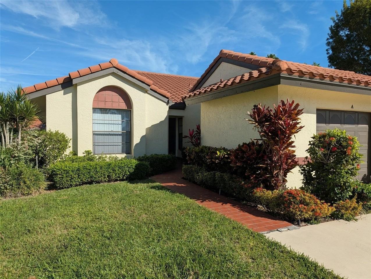 5895 Autumn Lake Ln #A - Photo 2 of 15