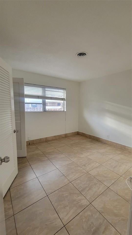 1821 Ne 56th St #1 - Photo 5 of 13