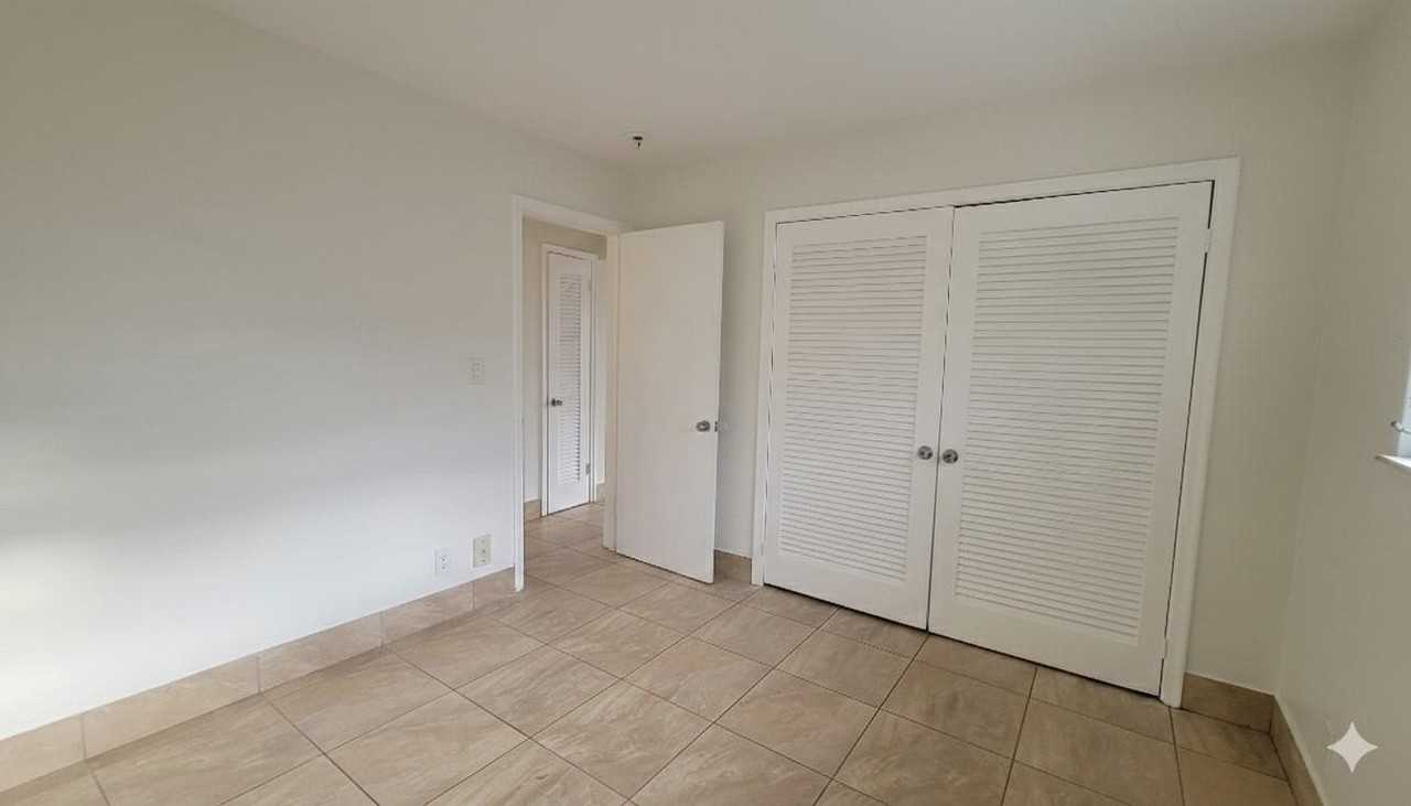 1821 Ne 56th St #1 - Photo 6 of 13