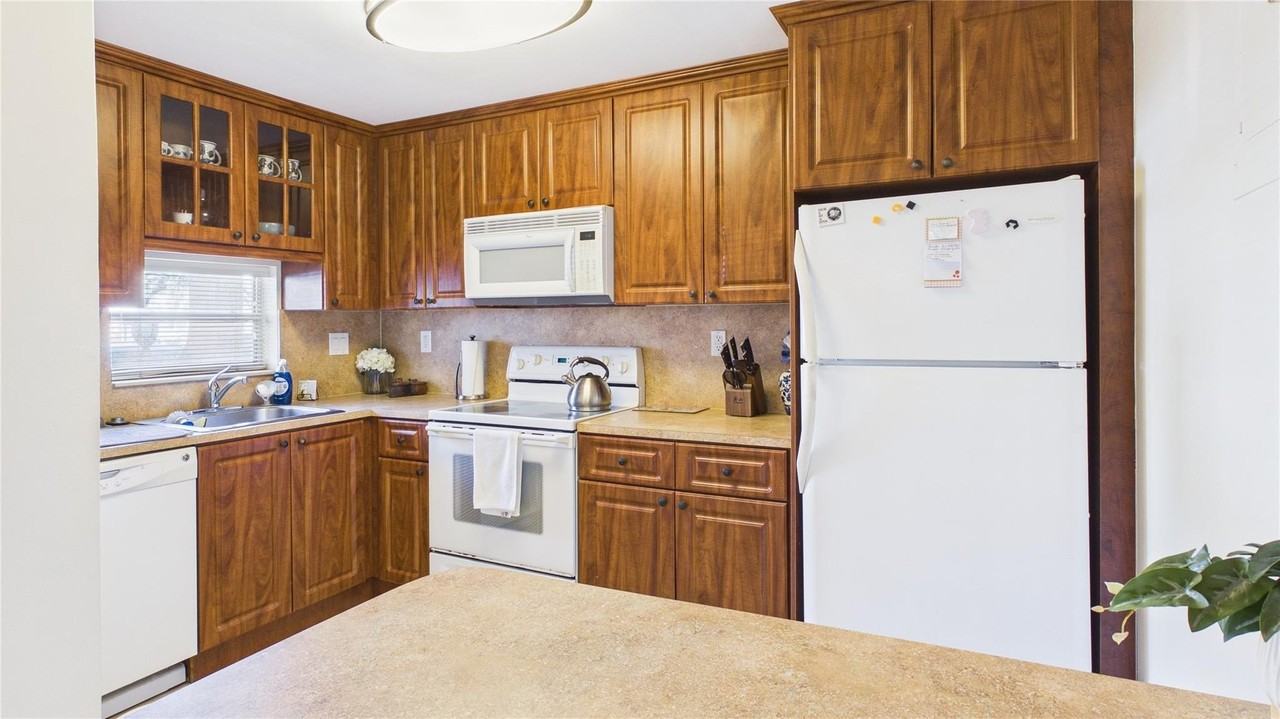 381 S Hollybrook Dr Apt 106 - Photo 5 of 26