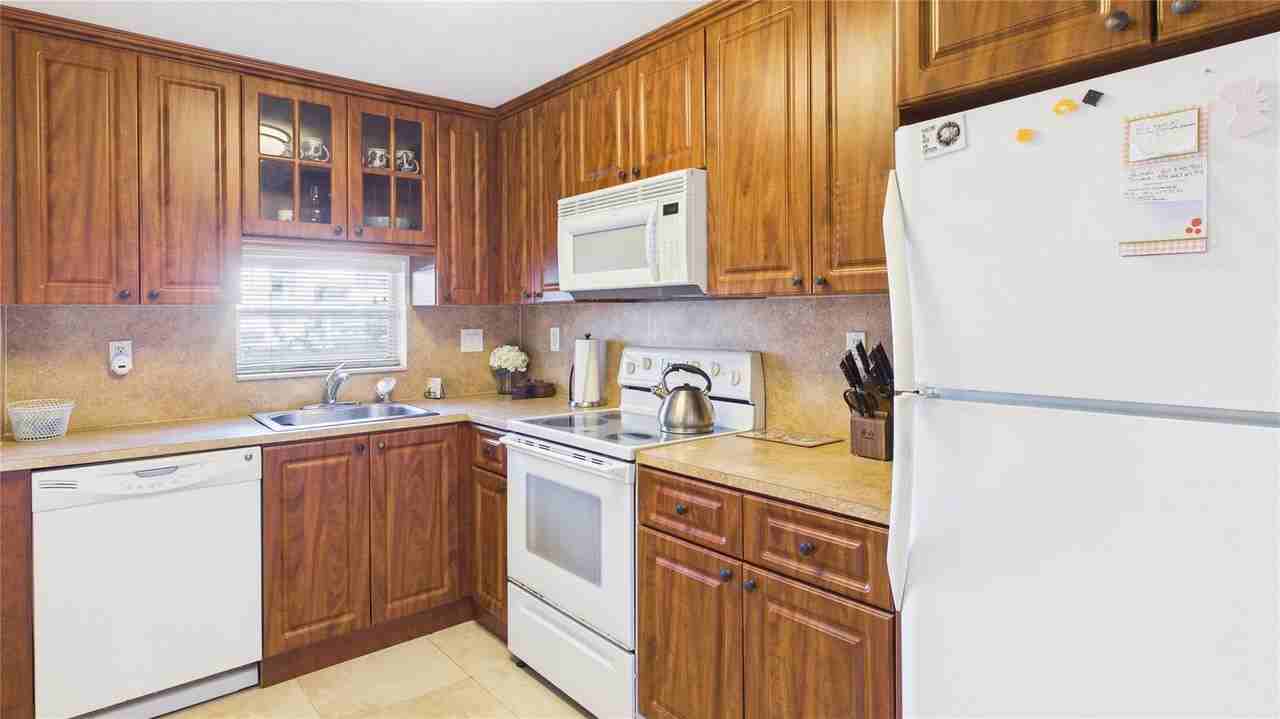 381 S Hollybrook Dr Apt 106 - Photo 6 of 26