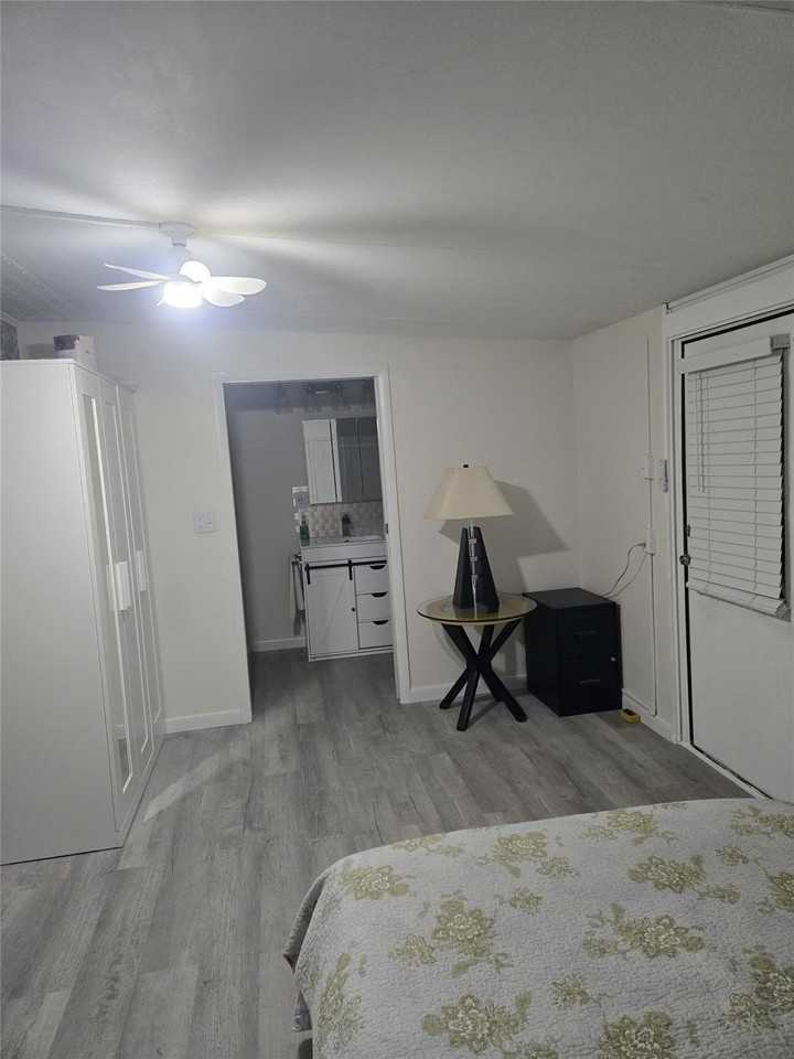 2321 Sw 87th Ter - Photo 2 of 8