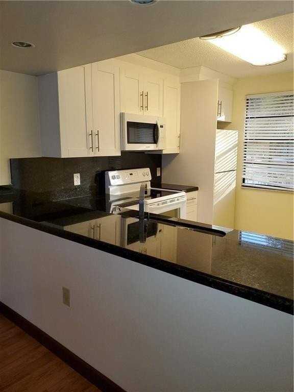 6061 Balboa Cir #201 - Photo 4 of 7