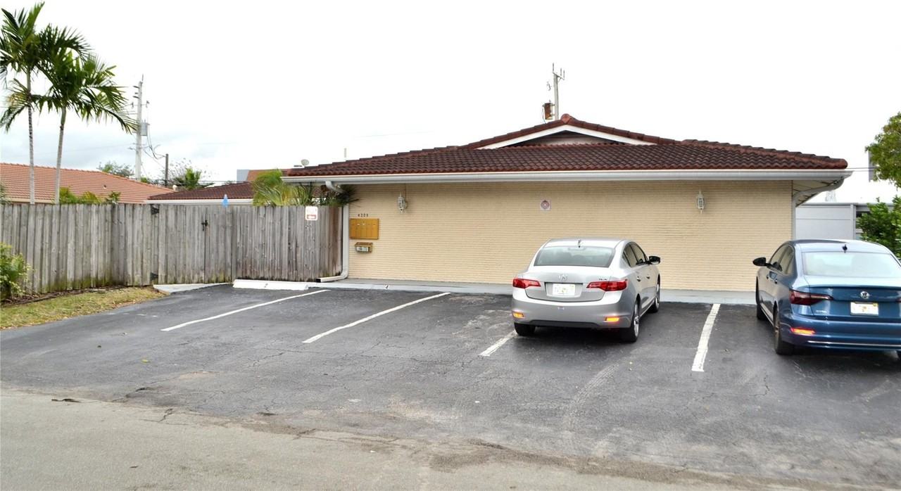 4209 Ne 21st Ave - Photo 2 of 15