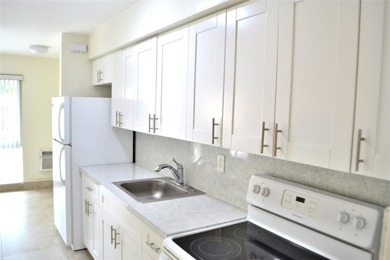 4209 Ne 21st Ave - Photo 3 of 15