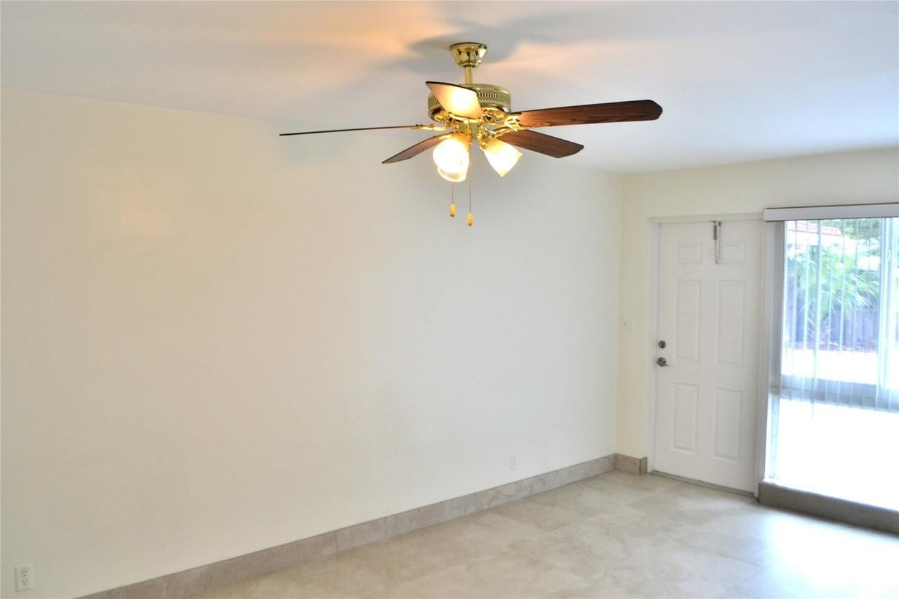 4209 Ne 21st Ave - Photo 5 of 15