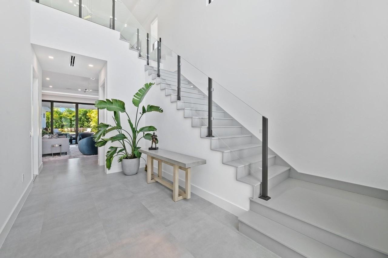 743 S Lake Ave - Photo 3 of 50