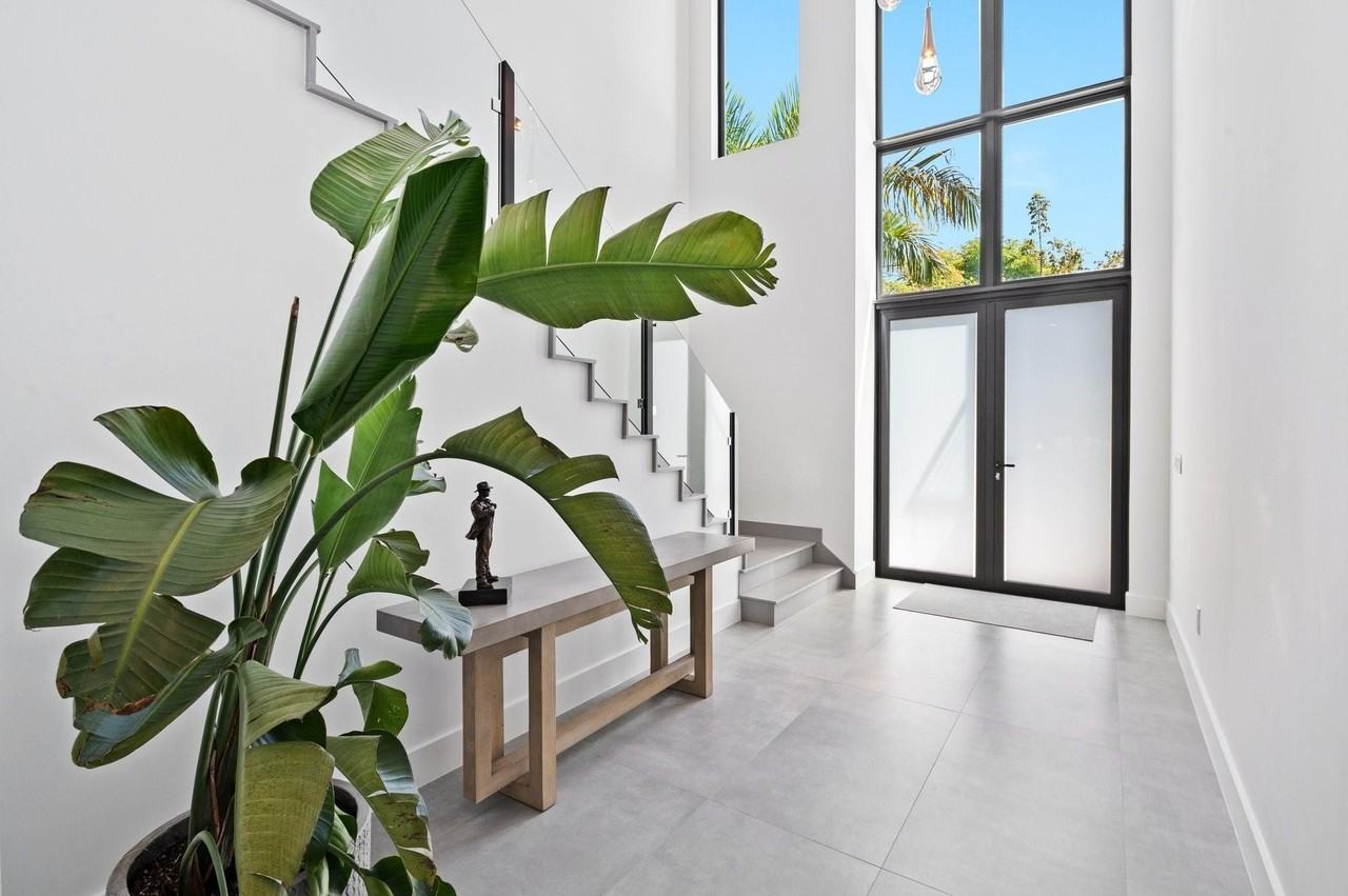 743 S Lake Ave - Photo 4 of 50