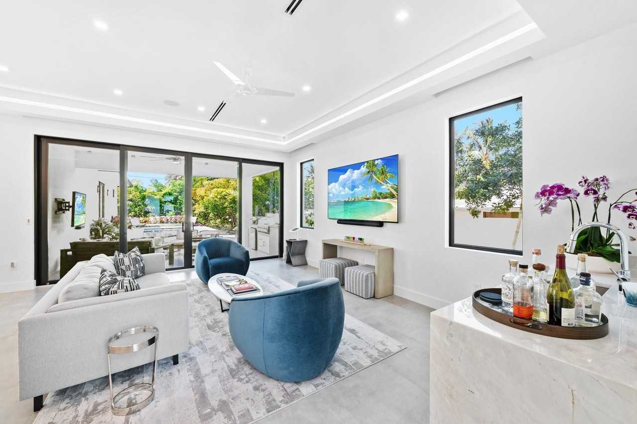 743 S Lake Ave - Photo 5 of 50