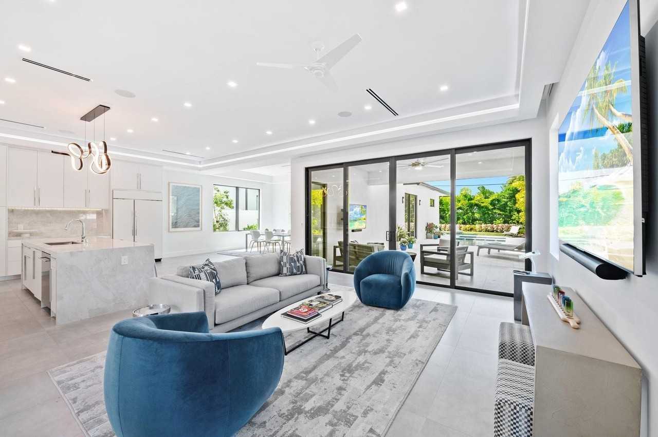 743 S Lake Ave - Photo 6 of 50