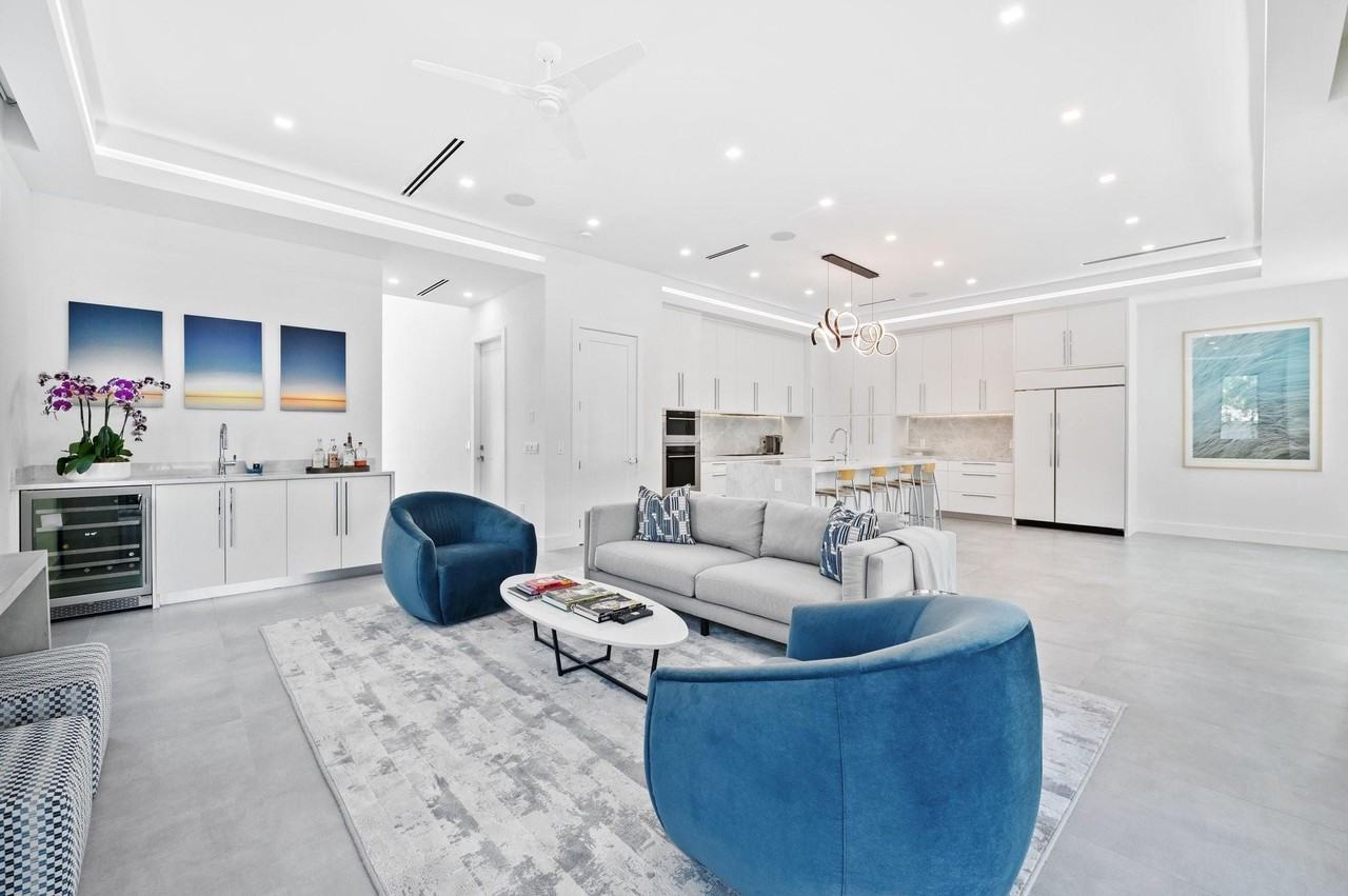 743 S Lake Ave - Photo 7 of 50