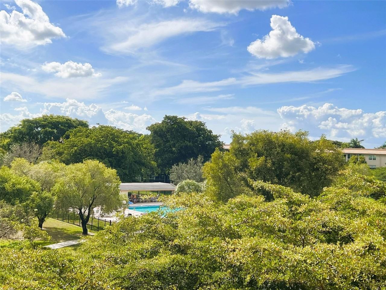 1605 Abaco Dr Apt C4 - Photo 4 of 33