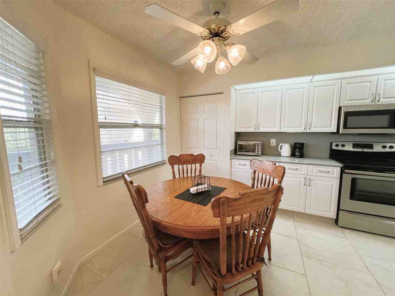 1605 Abaco Dr Apt C4 - Photo 5 of 33