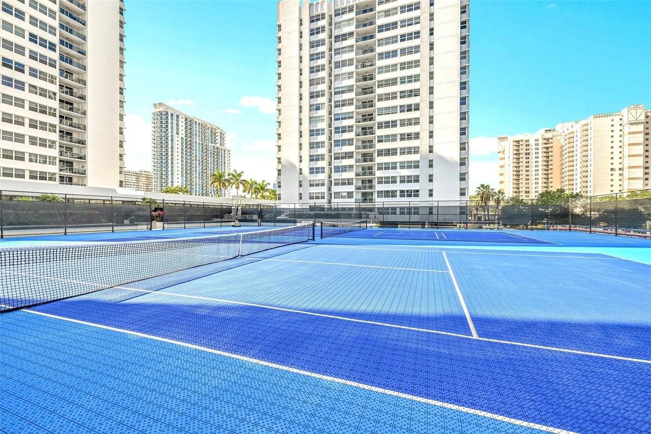 1880 S Ocean Dr Apt Ts601 - Photo 5 of 45