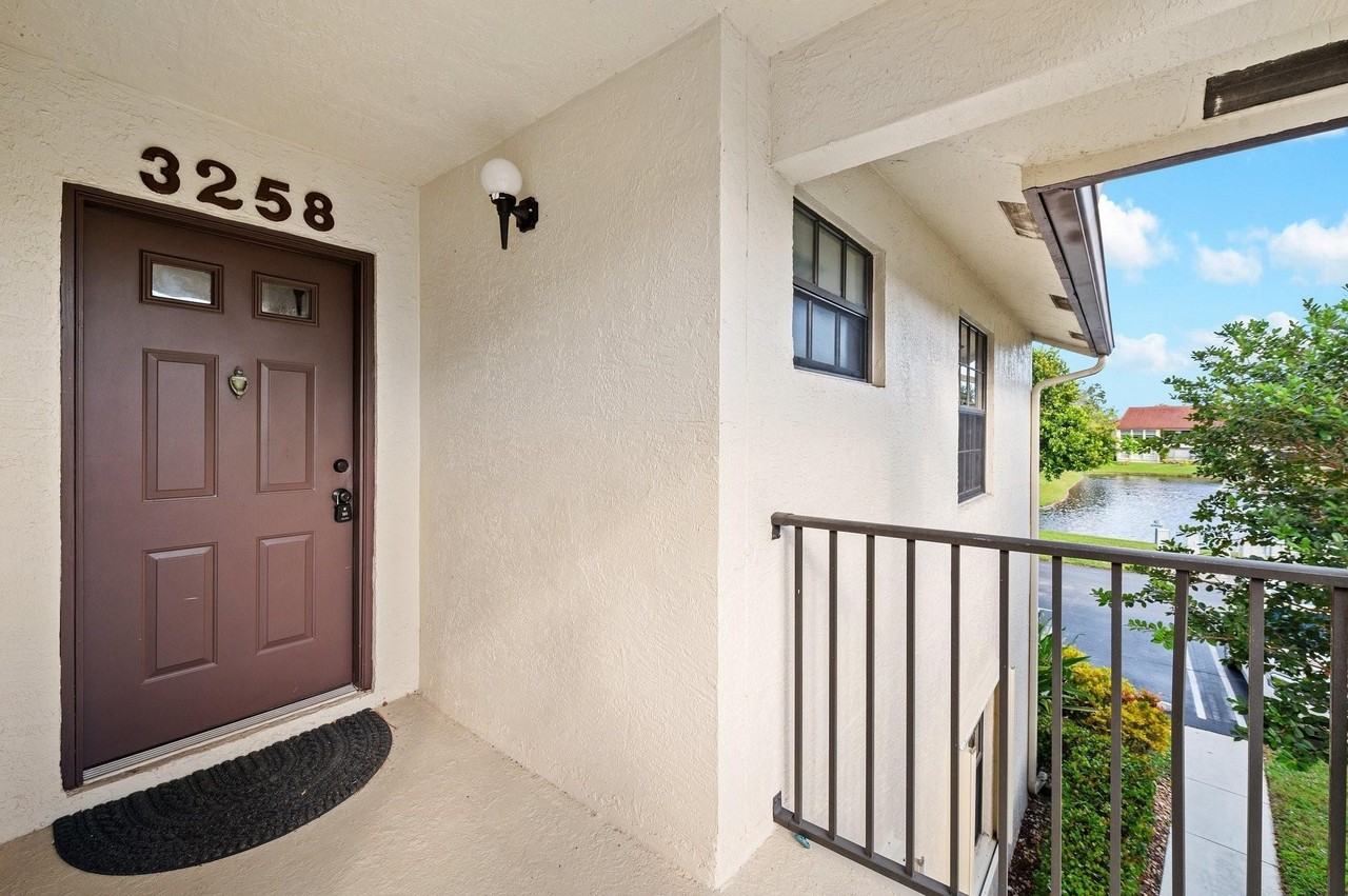 3258 Jog Park Dr - Photo 5 of 40