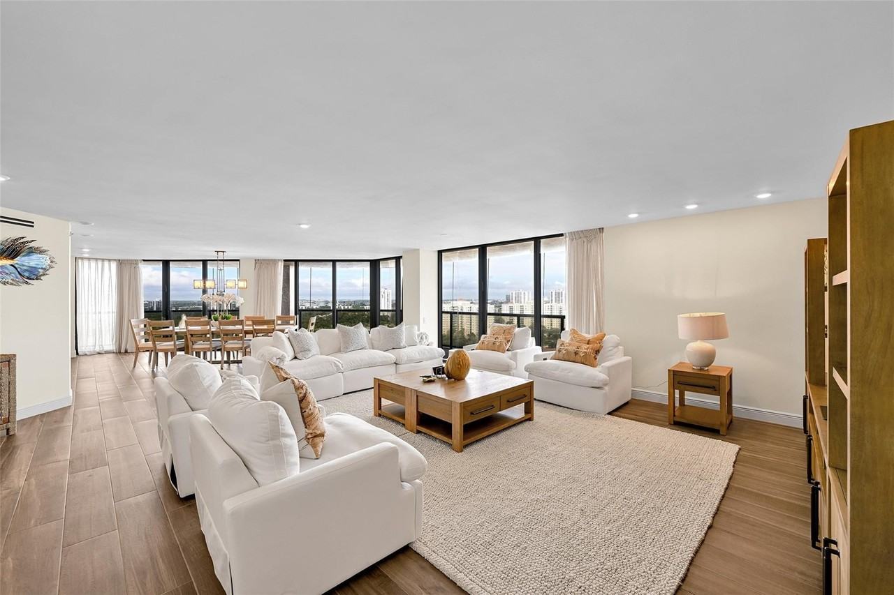 19667 Turnberry Way #20GR - Photo 3 of 48