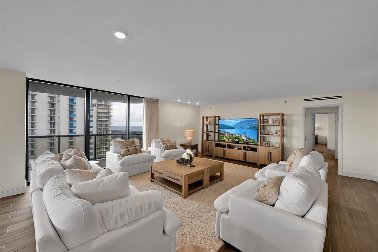 19667 Turnberry Way #20GR - Photo 6 of 48