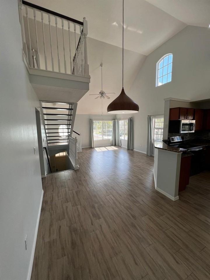 1589 Se Pomeroy St - Photo 2 of 26