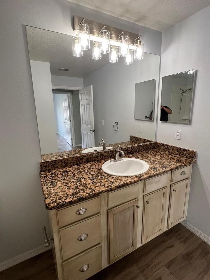 1589 Se Pomeroy St - Photo 5 of 26