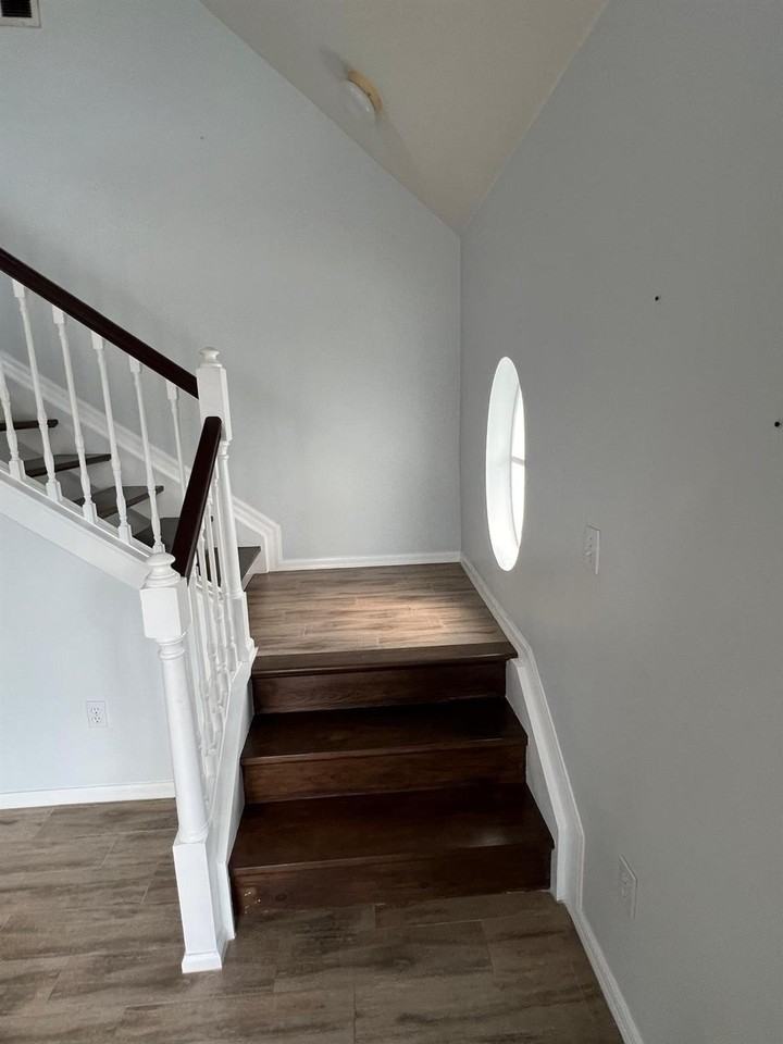 1589 Se Pomeroy St - Photo 6 of 26