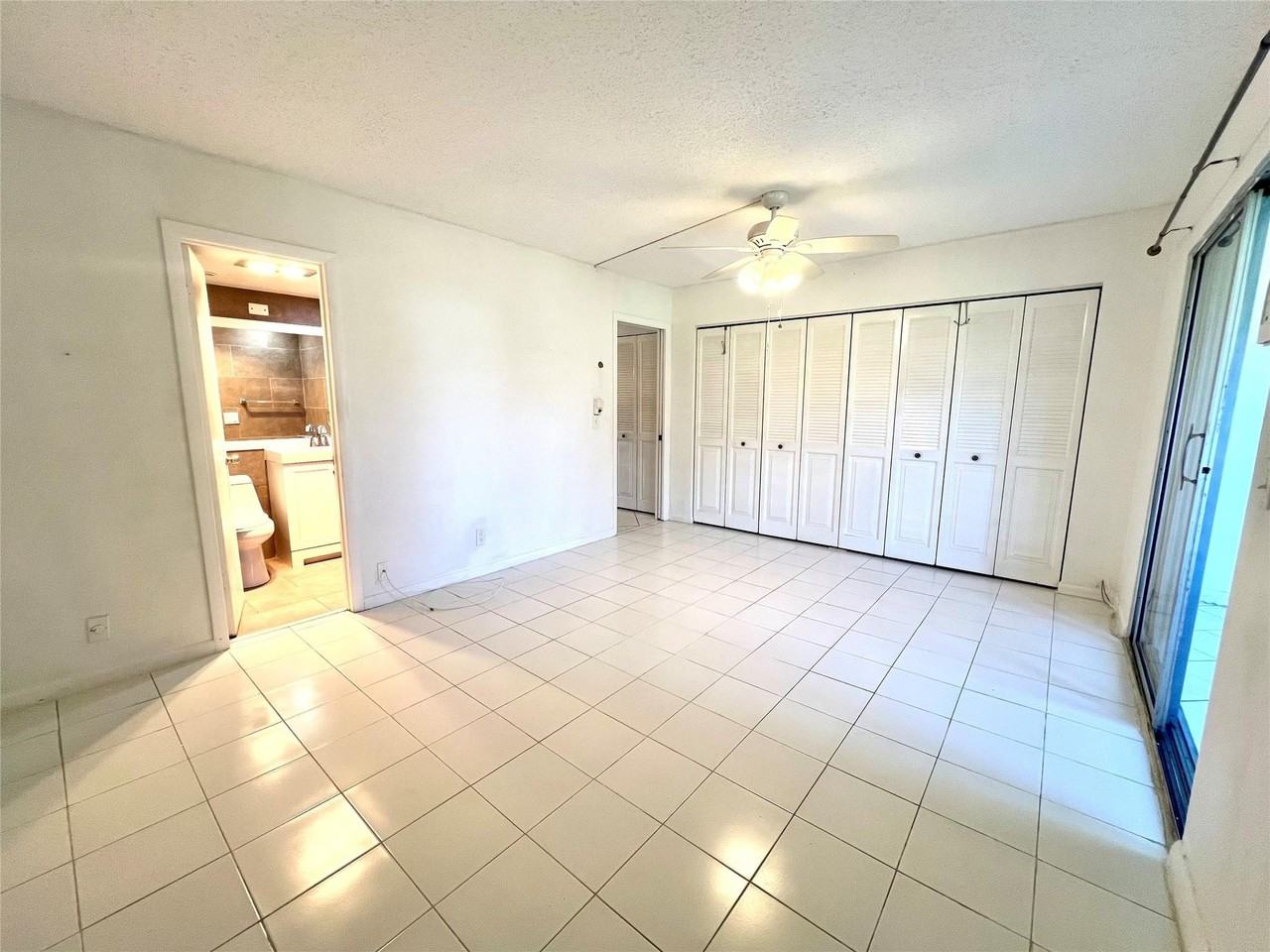 111 Oakridge I Unit 111 - Photo 4 of 12