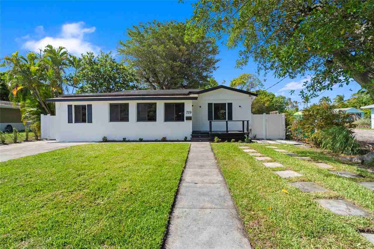 719 Ne 36th St - Photo 5 of 44