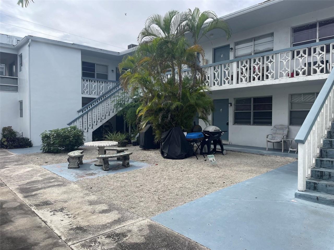 1940 Madison St Apt 8 - Photo 2 of 11