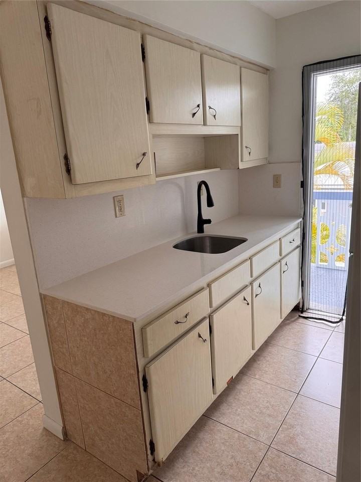 1940 Madison St Apt 8 - Photo 4 of 11