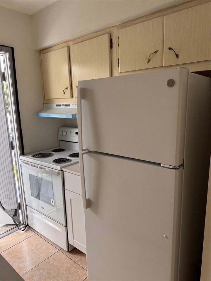 1940 Madison St Apt 8 - Photo 5 of 11