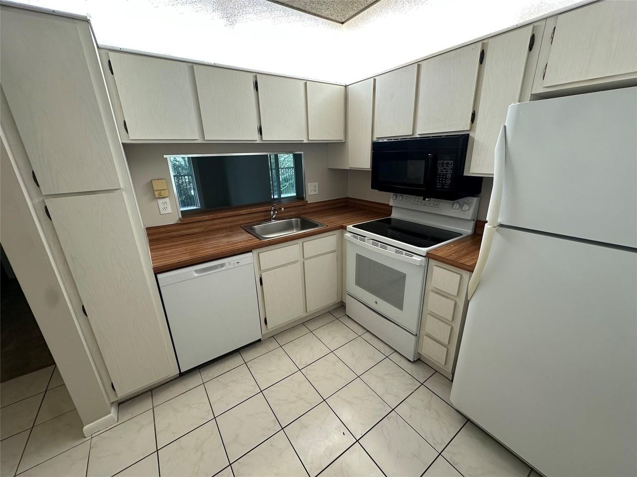 3578 N University Dr #I5 - Photo 3 of 20