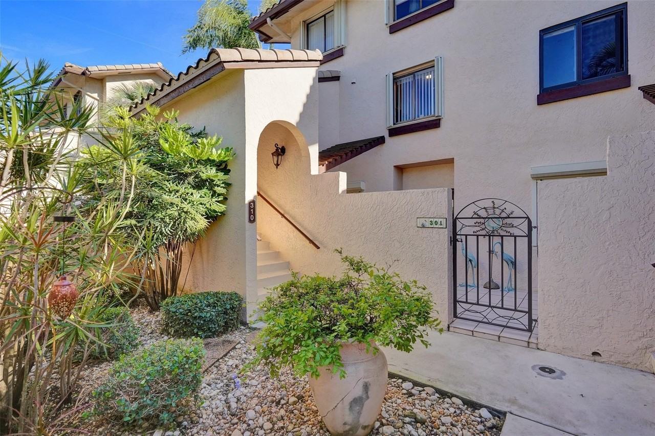 270 Captains Walk Apt 310 - Photo 4 of 50