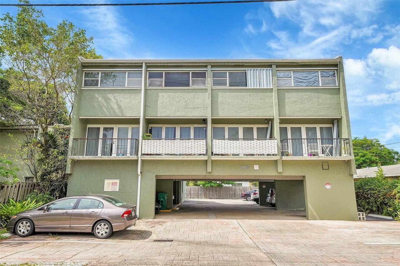 1005 Sw 15th Ave #10 - Photo 3 of 26